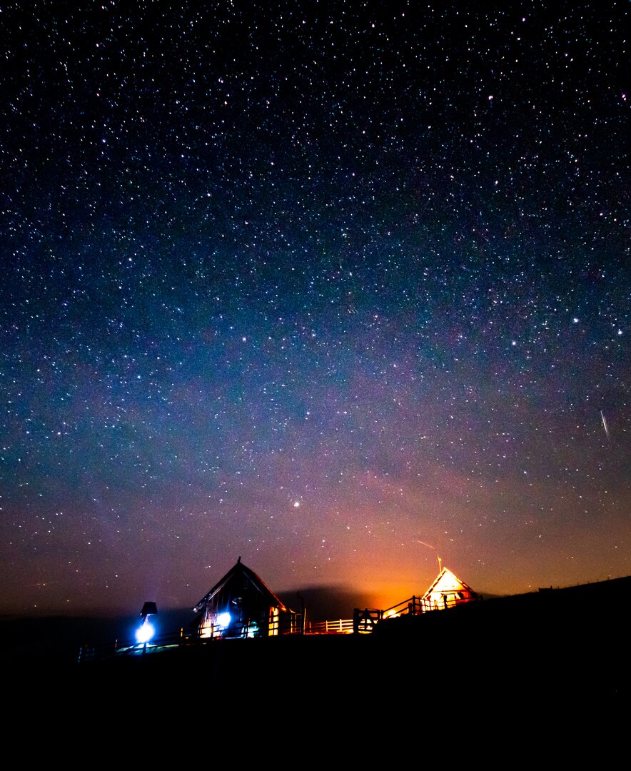 Sternenhimmel über der Almhütte auf der Alm in Kärnten | © Urlaub am Bauernhof Kärnten/ Daniel Gollner 