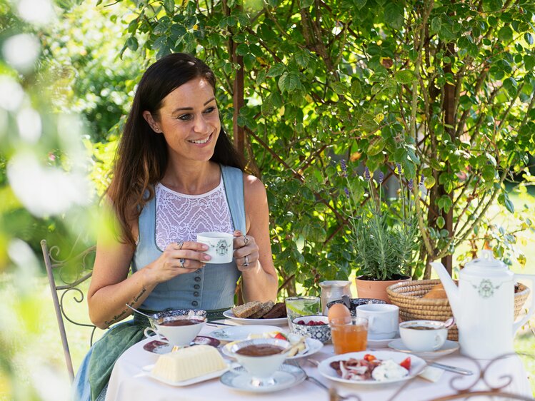 Cooking Catrin beim Frühstücken am Bauernhof  | © Carletto Photography / Urlaub am Bauernhof Kärnten