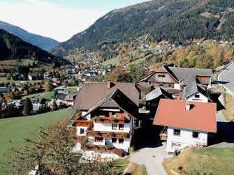 Gutzingerhof Vogelperspektive | © Daniel Gollner/ Urlaub am Bauernhof Kärnten