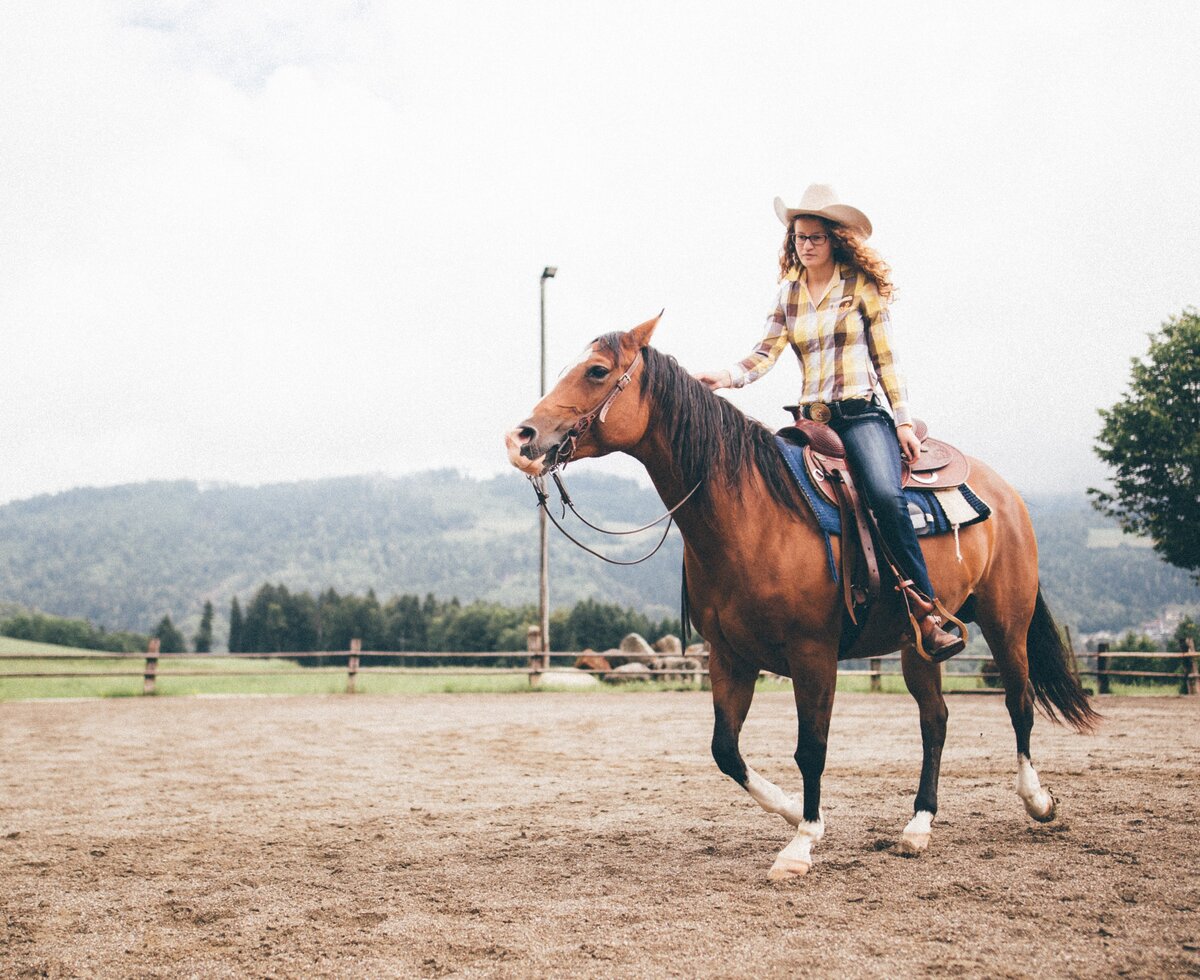 Mädchen reitet im Viereck | © Urlaub am Bauernhof Kärnten/ Daniel Gollner