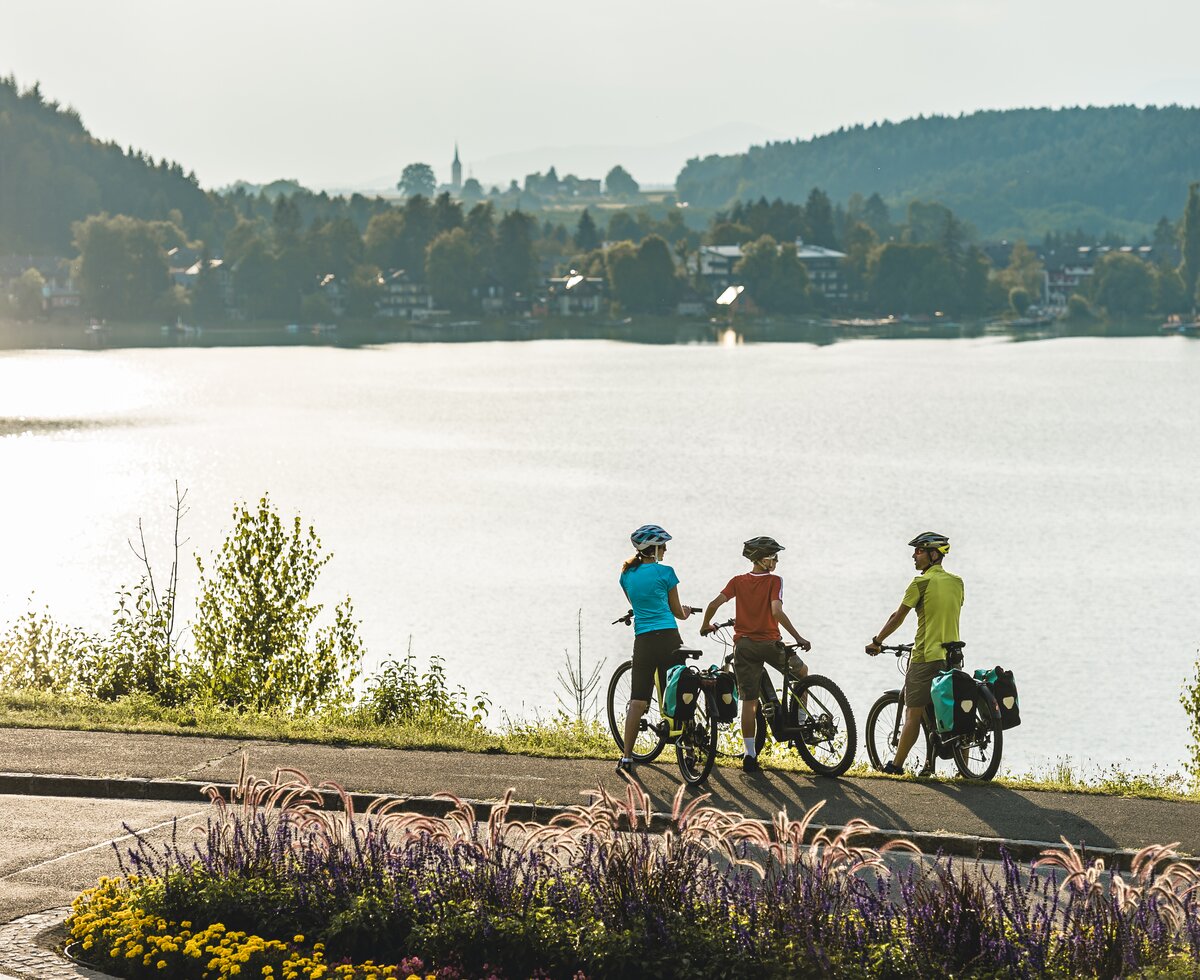 Drei Radfahrer am Klopeinersee | © Kärnten Werbung GmbH / Uwe Geissler 