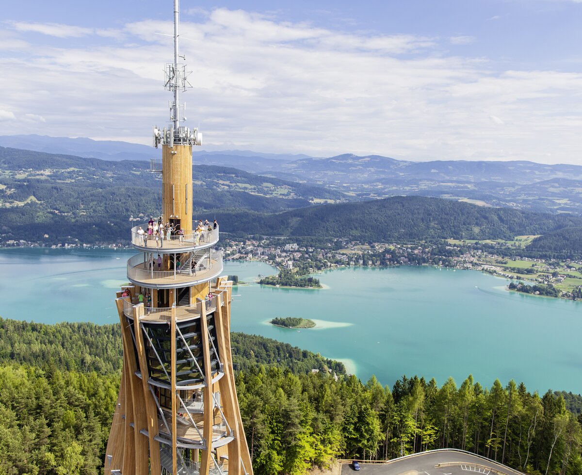 Pyramidenkogel von oben mit Blick auf Wörthersee | © Tine Steinthaler / Wörthersee Tourismus GmbH