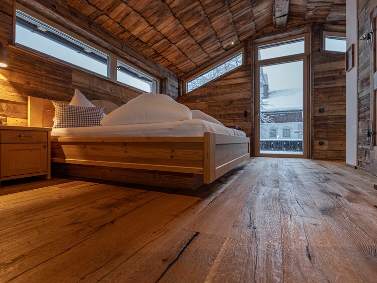 Schlafzimmer mit Balkon | © Urlaub am Bauernhof Kärnten/ Achim Mandler