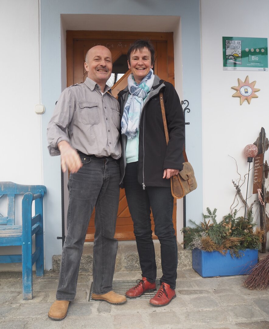 Familie Besebäck vor der Haustür | © Urlaub am Bauernhof Niederösterreich / Elena Paschinger / www.creativelena.com