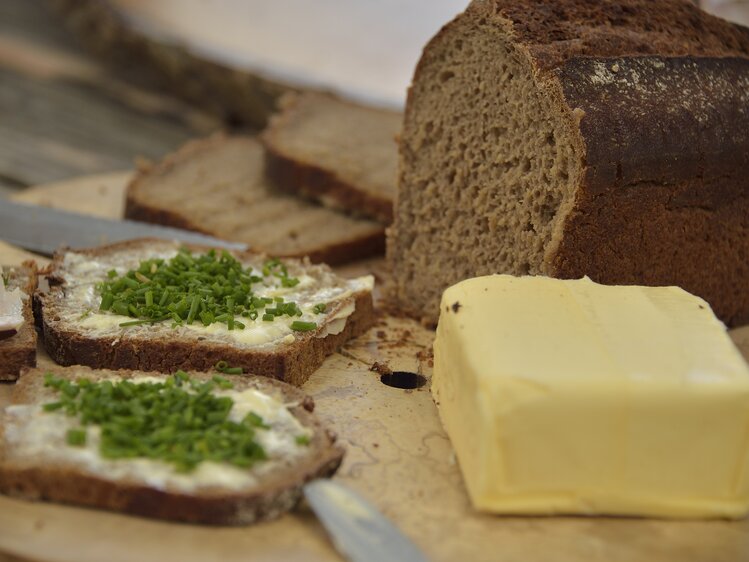 Brot mit Butter und Schnittlauch | © Urlaub am Bauernhof Oberösterreich / Ralph Fischbacher