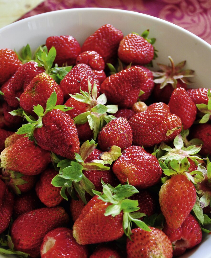 Schüssel mit frischen Erdbeeren | © Urlaub am Bauernhof Oberösterreich / Harald Puchegger