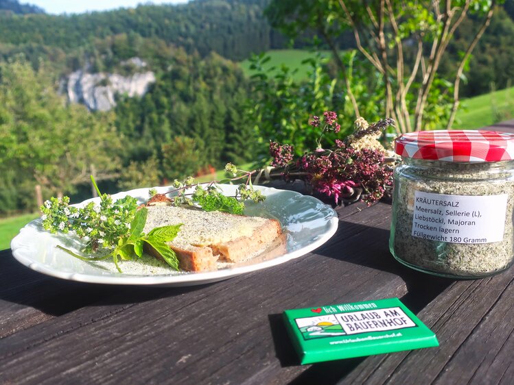 Butterbrot mit Kräutersalz | © Urlaub am Bauernhof Oberösterreich / Jasmin Kreulitsch