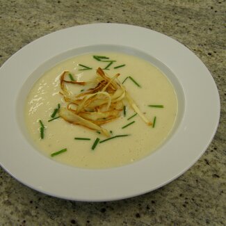 Spargelcremesuppe angerichtet mit frischem Spargel | © Urlaub am Bauernhof Oberösterreich / Gabriele Reisinger