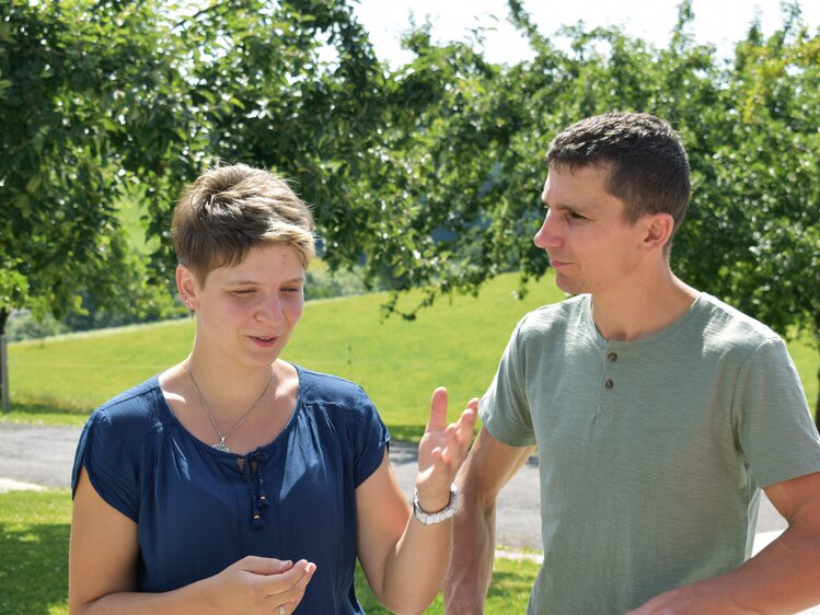 Renate und Christian vom Biohof Schafflhof | © Urlaub am Bauernhof Oberösterreich / Harald Puchegger