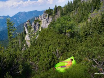 Frau in einem Latschenbad im Almtal, Salzkammergut | © Urlaub am Bauernhof Oberösterreich / Waldness im Almtal