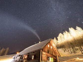 Winterliche Berghütte unter dem Sternenhimmel, Nationalparkregion Kalkalpen | © Oberösterreich Tourismus GmbH / David Lugmayr