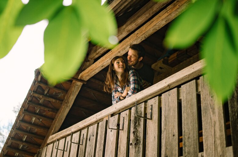 Paar am Balkon | © Urlaub am Bauernhof / Daniel Gollner