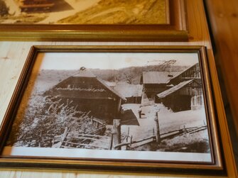 Altes Hoffoto in schwarz-weiß vom Bauernhof Morgenbesser | © Daniel Gollner / Urlaub am Bauernhof