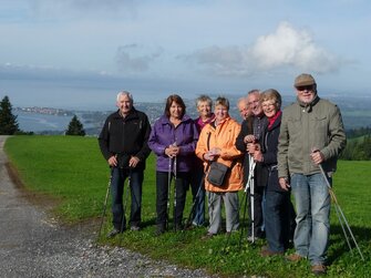 Wandergruppe posiert für Gruppenfoto | © Urlaub am Bauernhof Österreich / Eller