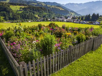 Bauerngarten mit Blumen  | © Urlaub am Bauernhof / Bernd Suppan