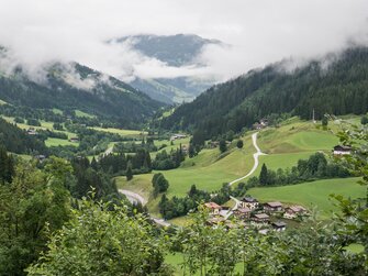 Blick über das Tal beim Bauernhof Stockham | © Urlaub am Bauernhof / Gerhard Liebenberger