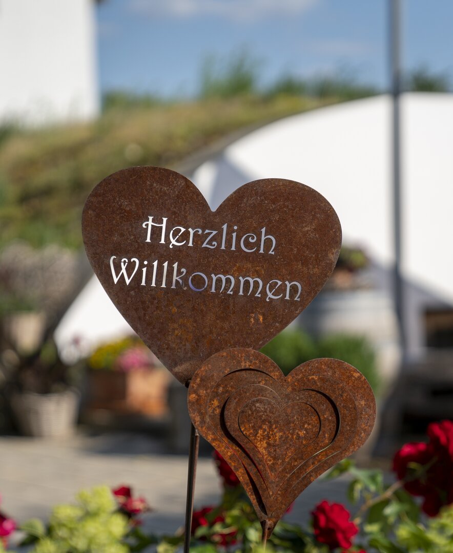 Herzlich Willkommen Schild am Remushof | © Urlaub am Bauernhof Österreich / Birgit Machtinger