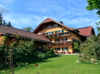 Außenansicht Dichtlhof in Seeham | © Urlaub am Bauernhof im SalzburgerLand / www.travelpins.at