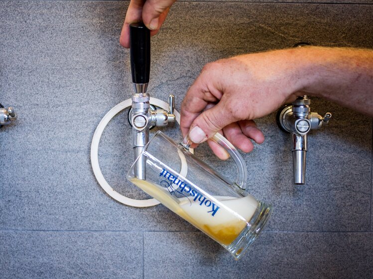 Bier zapfen, selbstgebraut, Kohlschnait, Bruck a. d. Glocknerstraße, Nationalpark Hohe Tauern, Salzburger Land | © Kohlschnait / Matthias Gruber