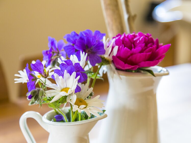 Blumenvase, Biohof Bauernbräu, Hallein, Salzburger Land | © Urlaub am Bauernhof Salzburger Land / Bernd Suppan