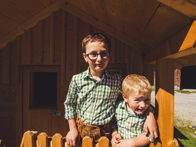 Spielhaus mit Kindern am Samerhof in Mariapfarr, Salzburger Lungau | © Urlaub am Bauernhof Salzburger Land / Matthias Gruber