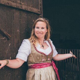 Kathrin Rieder, Bäuerin am Schloss Saalhof, Maishofen, Salzburger Saalachtal | © Urlaub am Bauernhof Salzburger Land / Daniel Gollner