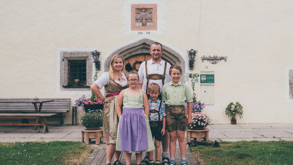 Familie Rieder, Schloss Saalhof, Maishofen, Salzburger Saalachtal | © Urlaub am Bauernhof Salzburger Land / Daniel Gollner