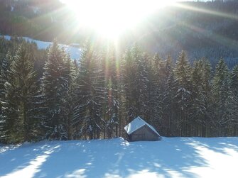 Sonnenuntergangsstimmung mit Heustadl in Abersee am Wolfgangsee | © Margret Appesbacher