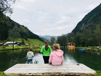 Fischteich beim Gasthof Weixen in Rauris im SalzburgerLand | © www.urlaubsgeschichten.at / Melanie Deisl