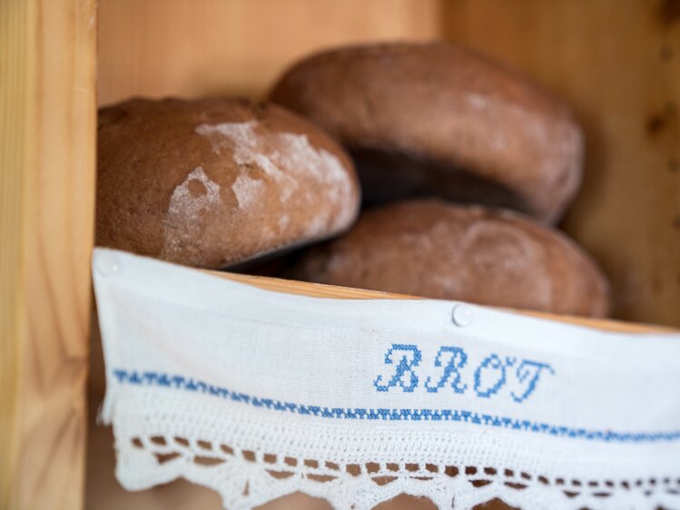 Selbstgebackenes Brot am Vorderoberlehengut im SalzburgerLand | © Urlaub am Bauernhof im SalzburgerLand / Matthias Gruber