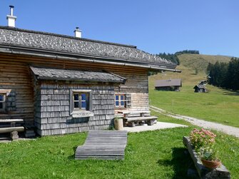 Ruheplatz auf der Wallmanhütte in Krispl im SalzburgerLand | © www.reisebloggerin.at / Gudrun Krinzinger