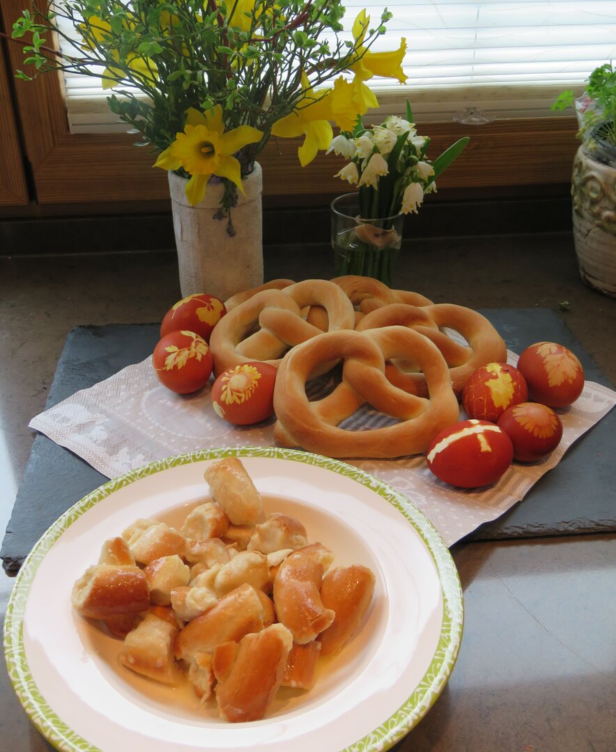 Brezensuppe und gefärbte Ostereier | © Windhofgut / Andrea Schilchegger