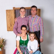 Familie Buchner vom Erlachhoft in Niedernsill | © Erlachhof/Familie Buchner