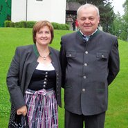 Herta und Matthias Stockinger, Stroblbauernhof in Seeham | © Stroblbauernhof / Familie Stockinger