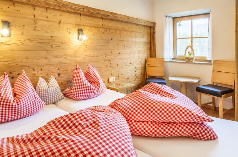 Schlafzimmer am Wohlfühlbauernhof Bambichlgut | © Urlaub am Bauernhof im SalzburgerLand / Bernd Suppan