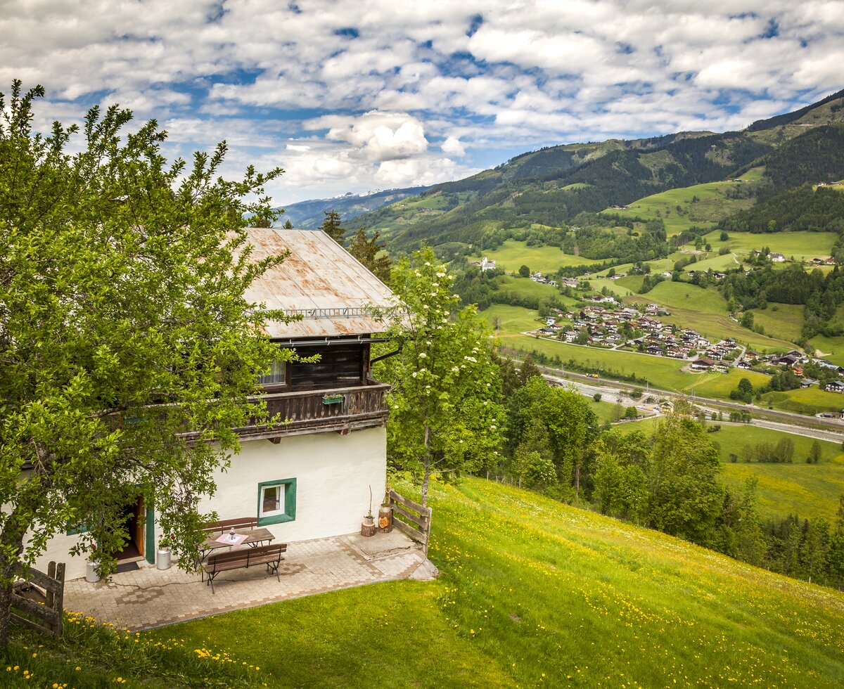 Haus Unterblasbichl mit Blick nach Bruck, Nationalpark Hohe Tauern | © Urlaub am Bauernhof Salzburg / Bernd Suppan