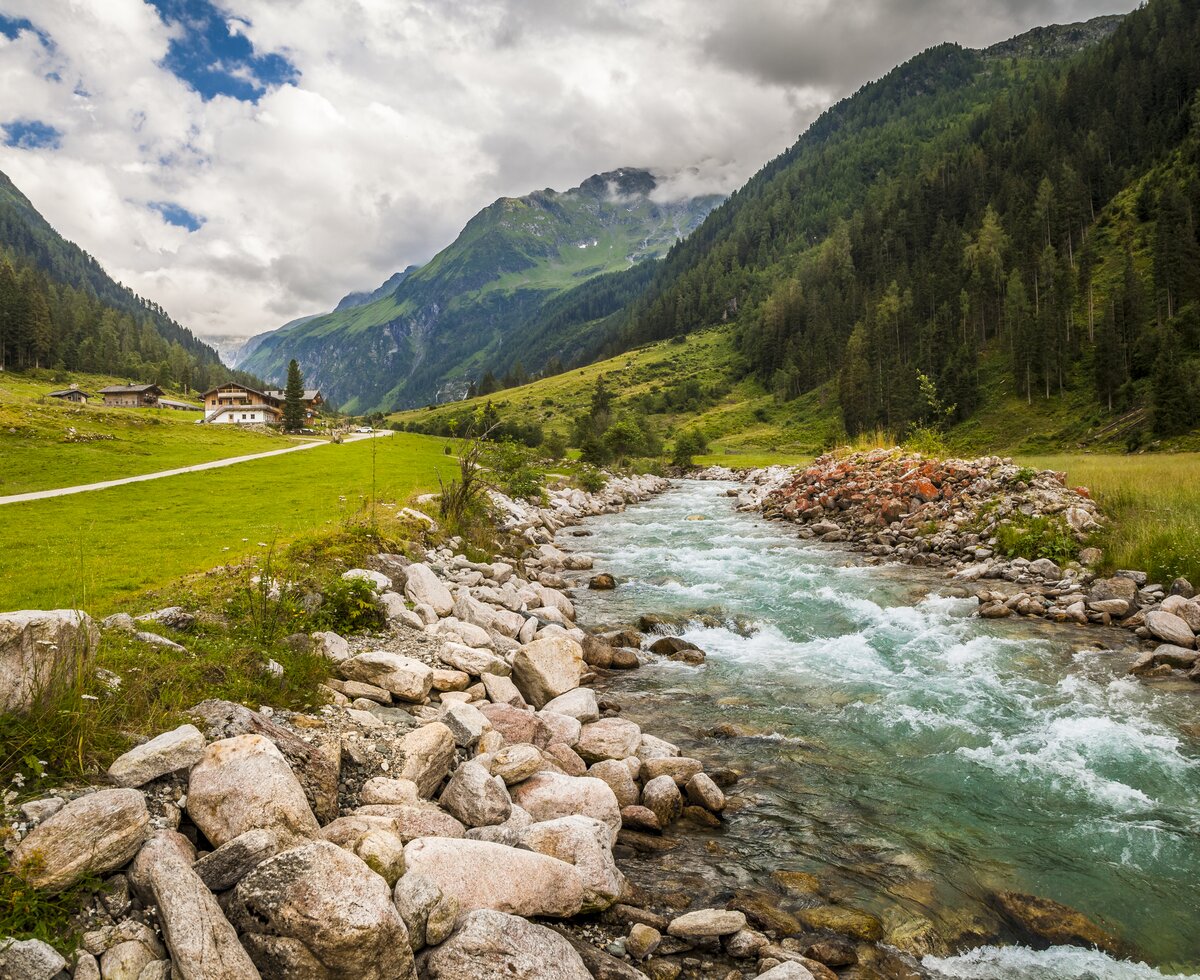 Gebirgsbach in der Almlandschaft auf der Smargadalm im Habachtal, Nationalpark Hohe Tauern | © Urlaub am Bauernhof Salzburg / Bernd Suppan