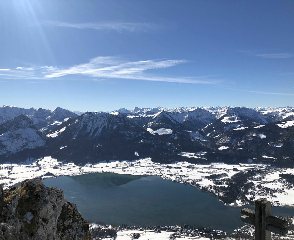 Blick auf den winterlichen Wolfgangsee vom Gipfel des Vormauersteins in Sankt Wolfgang im Salzkammergut. | © Urlaub am Bauernhof im SalzburgerLand / Margret Appesbacher