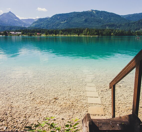 Holztreppe in den türkisblauen Wolfgangsee beim Stallerbauer in Sankt Wolfgang im Salzkammergut. | © Urlaub am Bauernhof im SalzburgerLand / Matthias Gruber