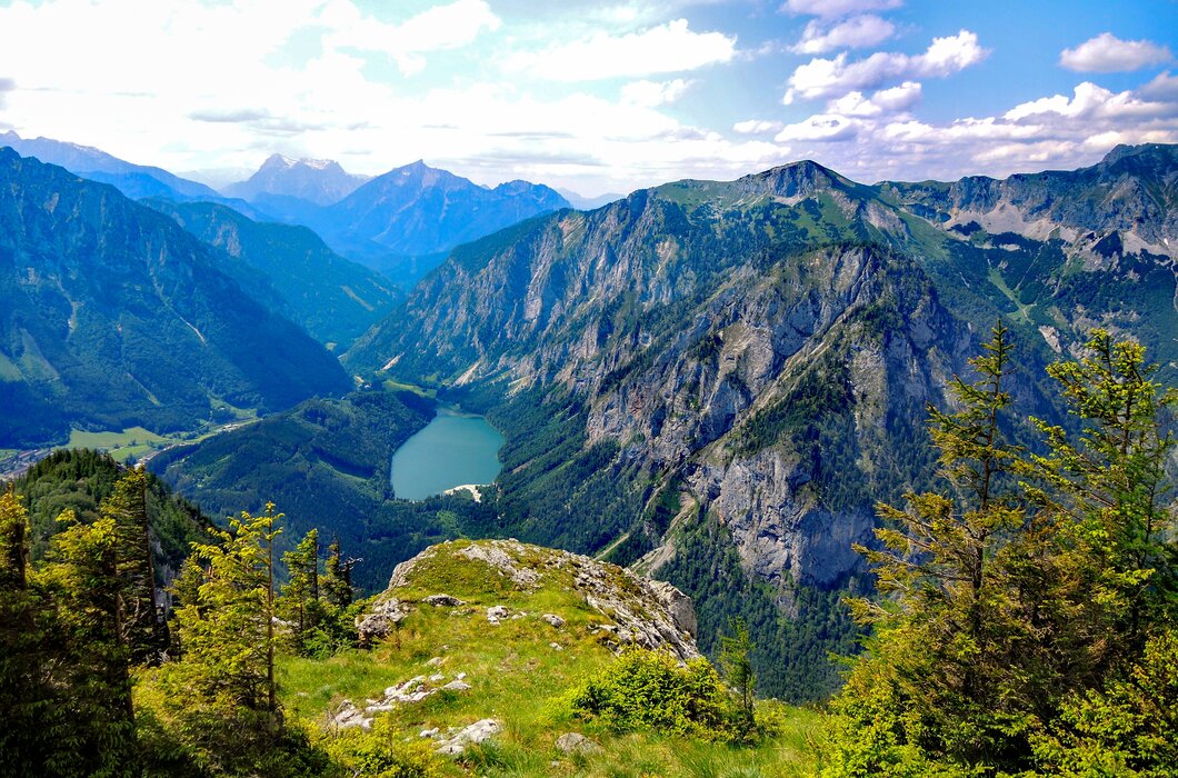 Blick aus der Vogelperspektive auf den Leopoldsteinersee | © Erzberg-Leoben / Dominik Kügerl