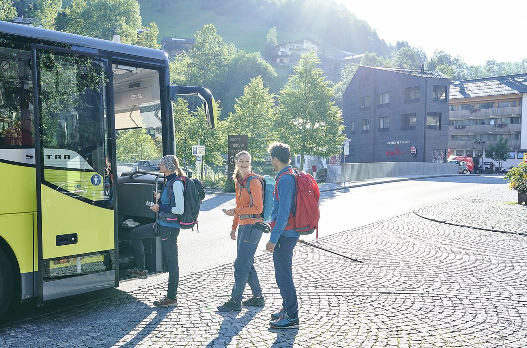 Mit dem Bus zum Ausgangspunkt der Wanderung | © Alex Kaiser - Bregenzerwald Tourismus