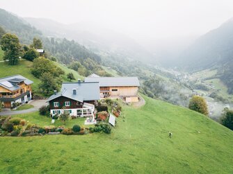 Luftbild Bergbauernhof Ganahl | © Urlaub am Bauernhof Vorarlberg  / Daniel Gollner 