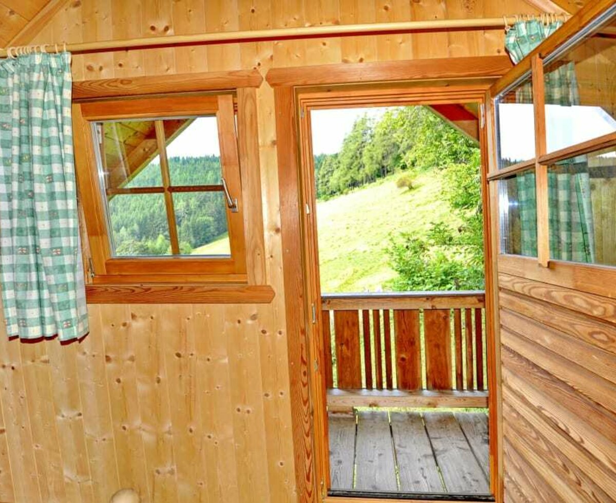 Blick auf Balkon und Landschaft