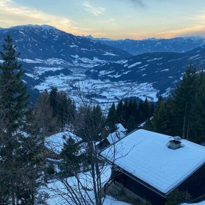 Almhütte von oben Winter