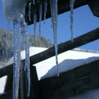 Eiszapfen am Haus