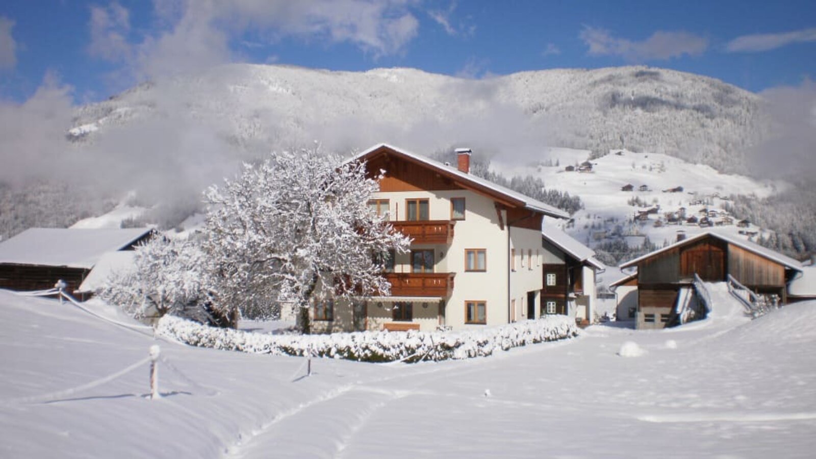 bauernhof-ober_frisch-verschneit