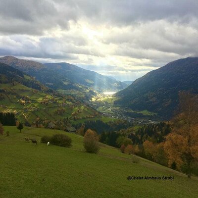 Sonnenfenster_im_Novmber_Chalet_Almhaus_Strobl