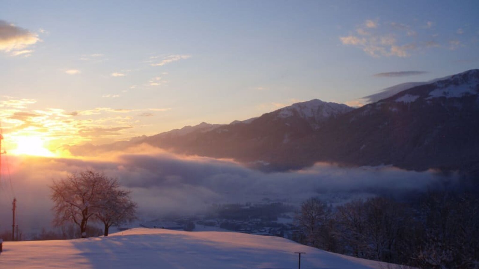 Blick vom Balkon ins Tal