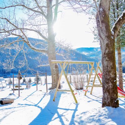 Spielplatz im Winter