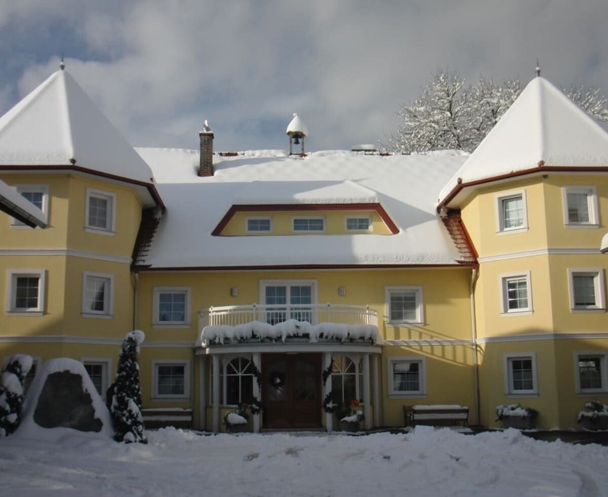 Bauernhaus im Schnee am Talhof; https://www.talhof.net